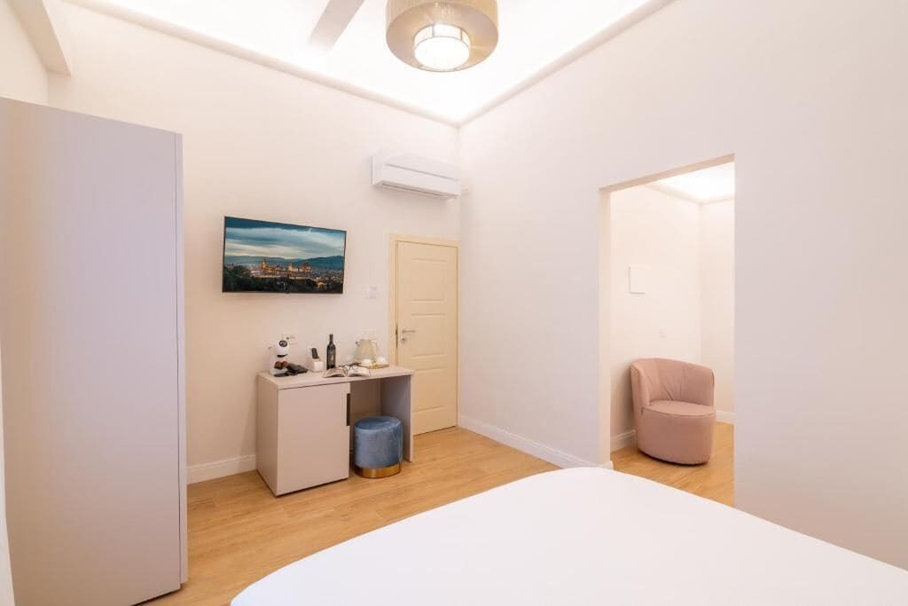 带露台的小型套房