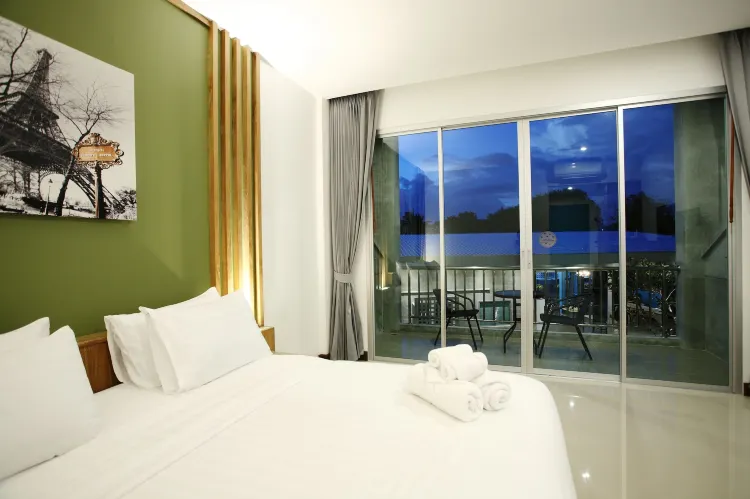 ห้องเตียงใหญ่ พร้อมวิวเมือง
