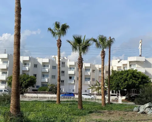 Boronia Hotel Apartments Hotele w: Oroklini