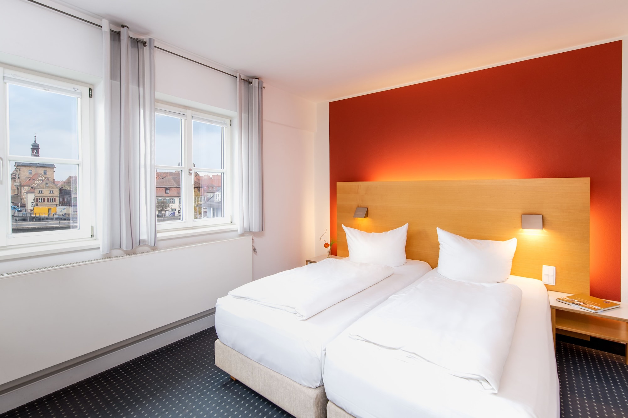 奢华双床房， 2 张单人床，河景