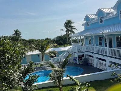 7Br7BA, Pool, 2 Boat Slips, Steps to Tahiti Beach, Sleeps 18, +Cabana Adds 2 โรงแรมใน