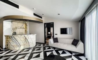 Charisma De Luxe Hotel - Housity