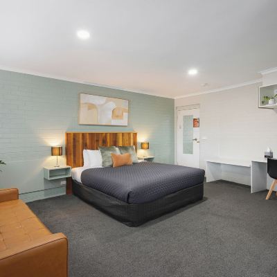 Superior Double Room, 1 King Bed, Kitchenette Central Deborah Motel Promo Code