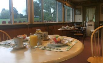 Red Barn Village B&B - Housity