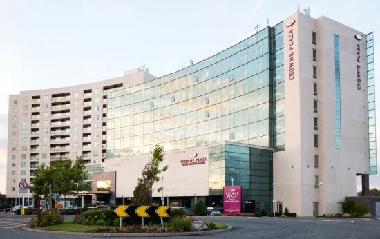 โรงแรม โคราวน์ พลาซ่า แบลนชาร์ดทาวน์ บาย IHG