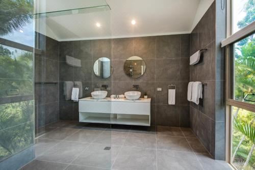 Cooinda Gardens 6 on Hamilton Island by HamoRent Four-Bedroom House