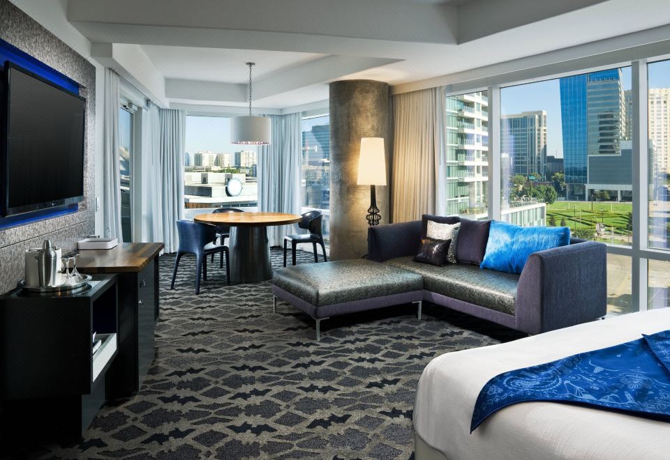 Cool Corner King Suite with American Airlines View