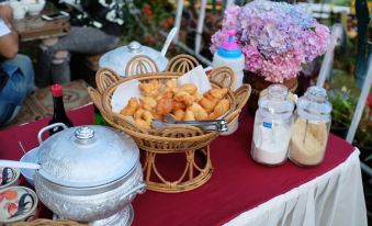 Ukrist Farm Hill Resort - Housity
