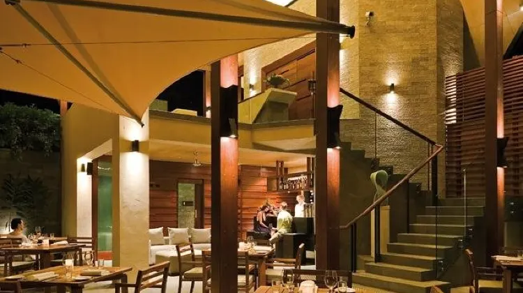 ニラマヤ ヴィラズ＆スパ ポートダグラス 食事・レストラン