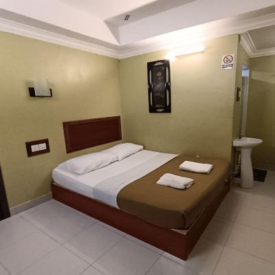 Bilik Double Standard Kupon OYO 89976 Fins Hotel