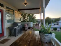 Gorgeous private suite in ranch home with full kitchen/laundry and Jacuzzi tub!