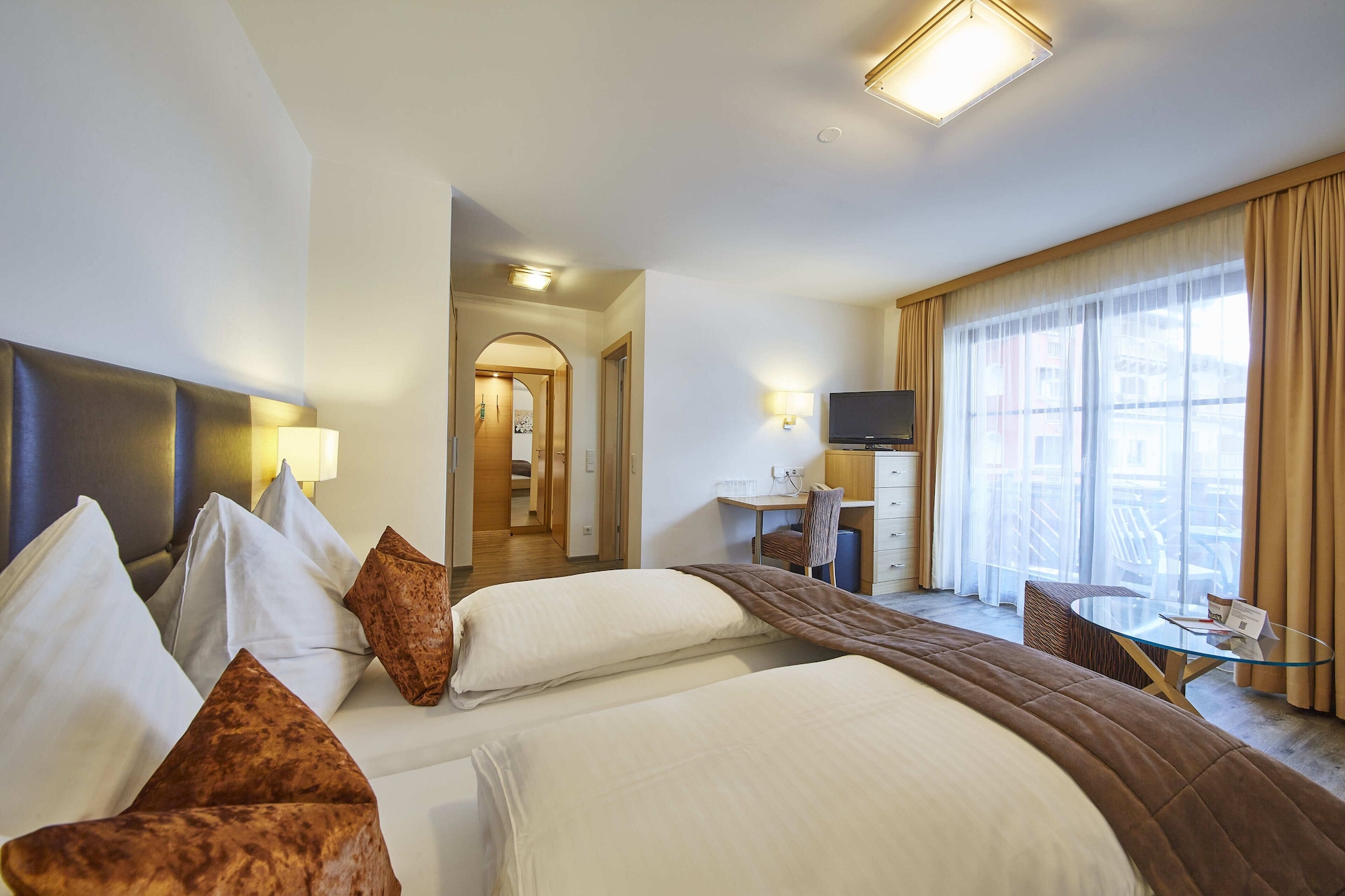 家庭房， 阳台， 副楼