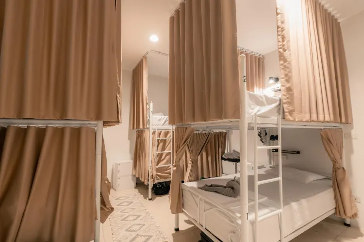 R1-Mixed Dorm Private Bathroom