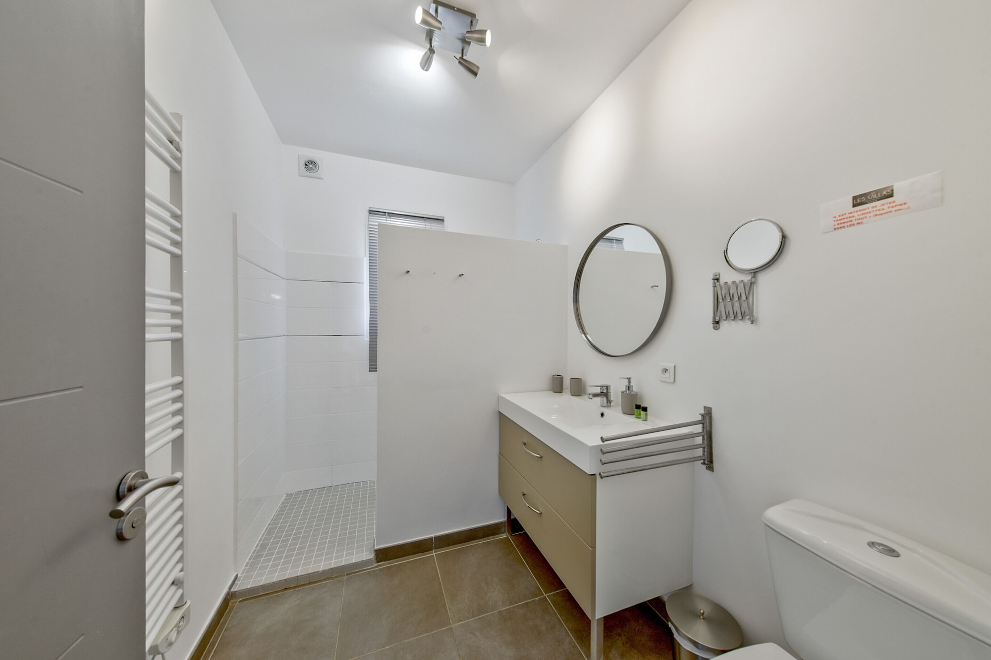 小屋 六人-两卧室-宽敞-带空调-露台