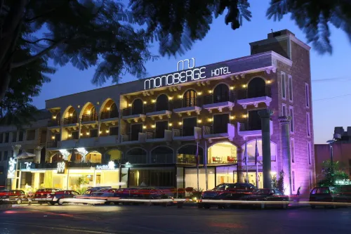 Monoberge Hotel