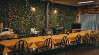 Mountain Creek Motel Bar & Restaurant