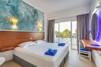 Adelais Bay Hotel