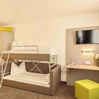 Business Quadruple Room, 1 Bedroom Highway Hotel Promo Code