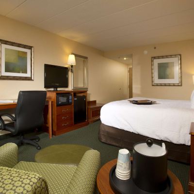 Room with 1 King Bed and Tub - Mobility Accessible Non-Smoking Hampton Inn Alexandria Promo Code