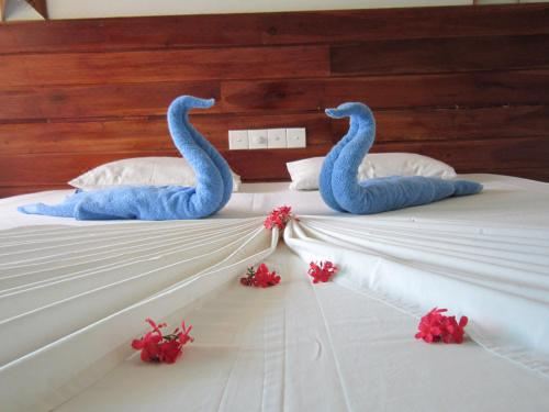 带阳台和海景的豪华双人房