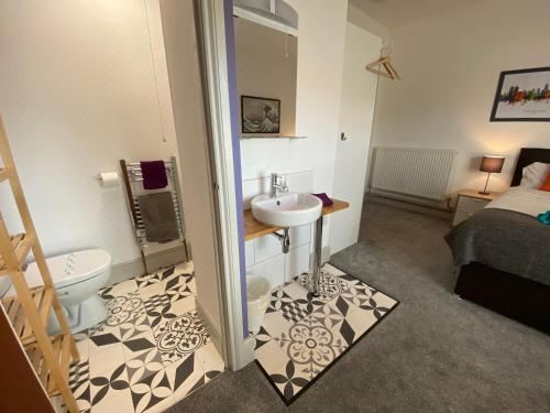 77 Underwood Lane Double Room