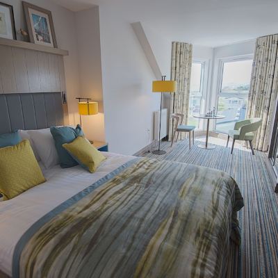 Deluxe Double Room, 1 King Bed, Partial Ocean View