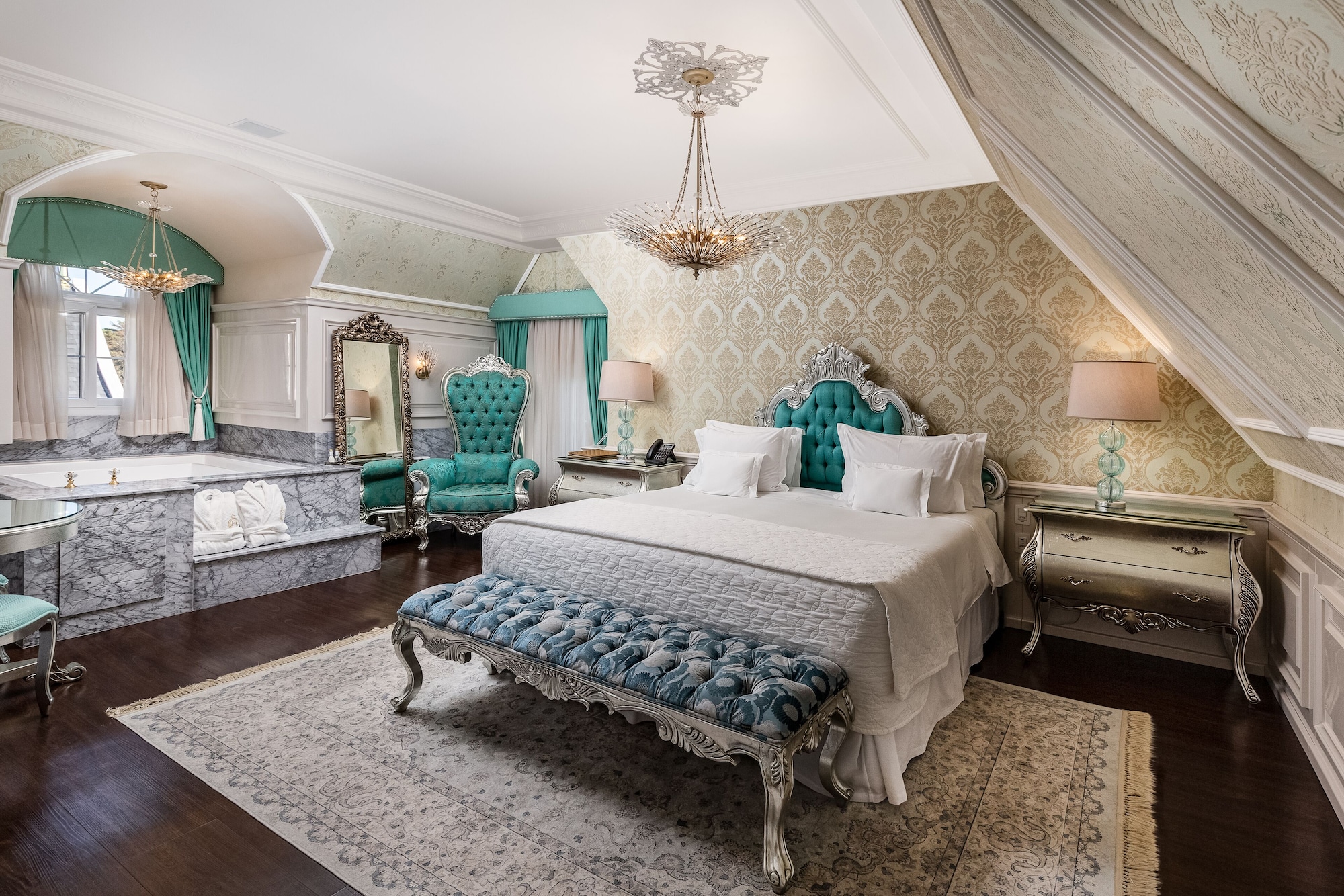 帝国大师套房，带按摩浴缸（套房）