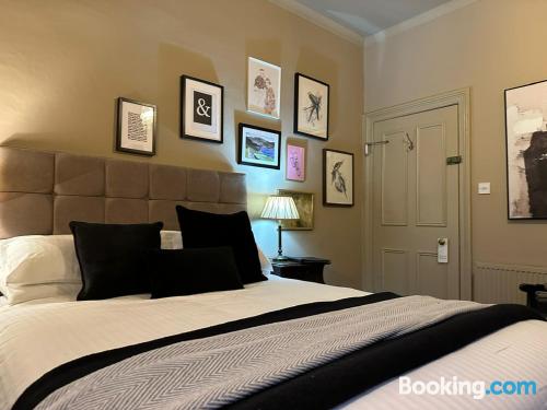 豪华特大床间（带连接浴室）