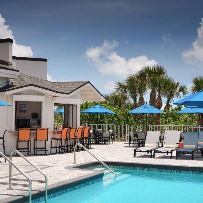 1張特大床，帶陽台，面朝大海，2間房套房 佛羅里達可可比奇海灘-海濱希爾頓花園酒店優惠