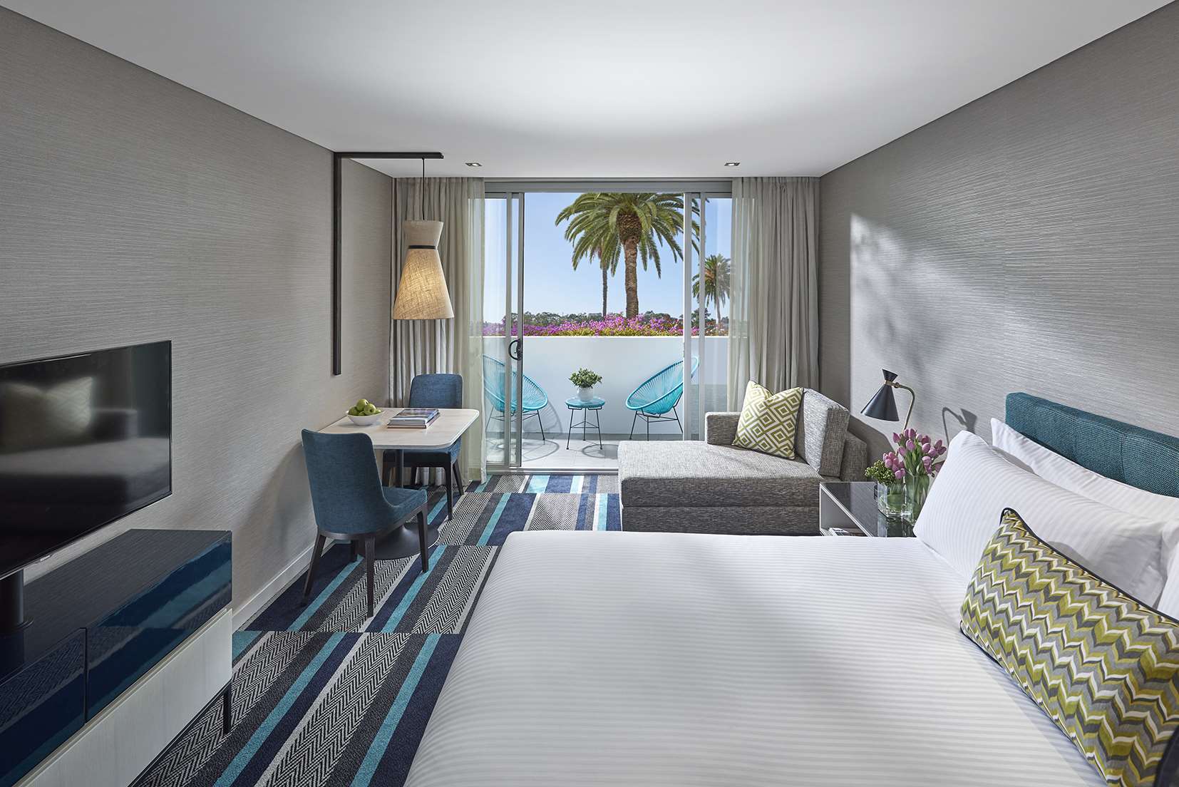 高级特大床房带阳台