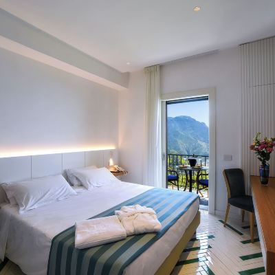 Deluxe Room with Balcony and Sea View Hotel Graal Promo Code