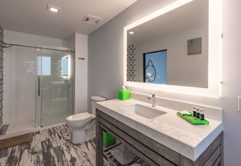 Lexen Hotel - North Hollywood Near Universal StudiosDeluxe Two Queen Room with Balcony