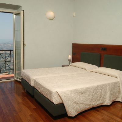 高級三人房 羅莎酒店優惠