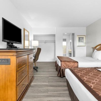 1 KING BED - 2 QUEEN BEDS | SUITE NON-SMOKING Rodeway Inn & Suites San Francisco-Great Highway Promo Code