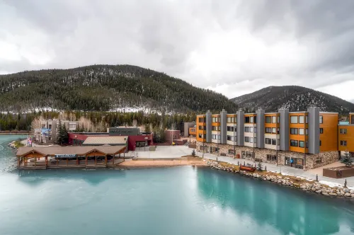 Studio In Lakeside Village, Updated Kitchen & Bath Apts