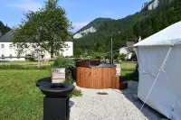 Wild Glamping in the Vienna Alps Ξενοδοχεία στην πόλη 