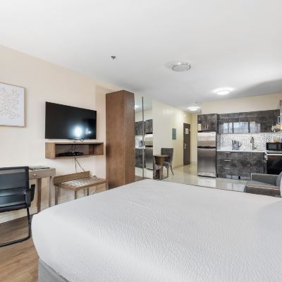 Suite, 1 Queen Bed with Sofa Bed, Non Smoking (Efficiency, 1 Person Sofabed) Hotel Montreal Metropolitain, BW Premier Collection Promo Code