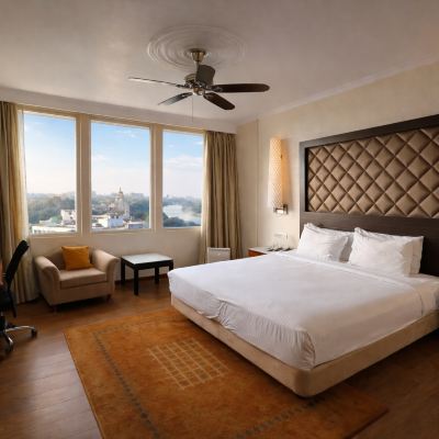 Seleqtions Suite Clarks Avadh Promo Code