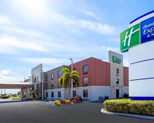 Holiday Inn Express & Suites Clewiston by IHG Hotele w: Clewiston