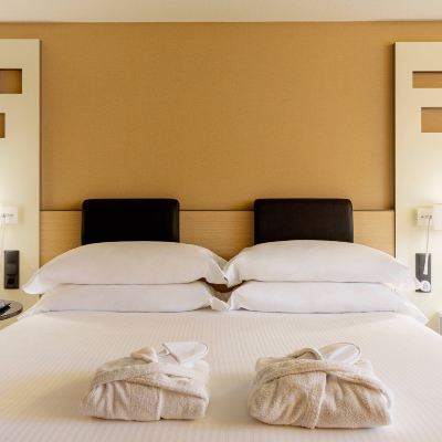 Executive king Room Non smoking Madrid Marriott Auditorium Hotel & Conference Center Promo Code