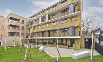 Luxury One Bedroom Greenwich Studio Apartment Near Canary Wharf by UnderTheDoormat - Housity
