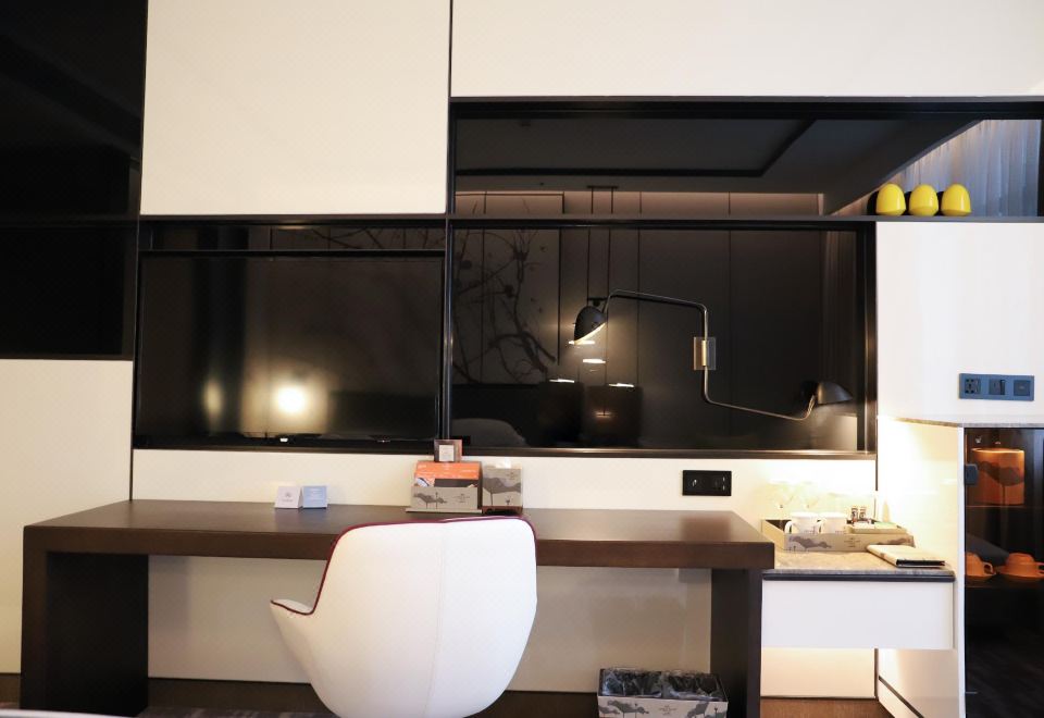 高级房 超大床 庭院景观