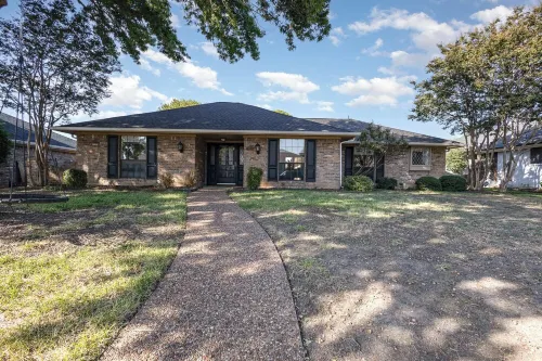 3Br Oasis with Heated Pool, Hot Tub and King Bed in Allen
