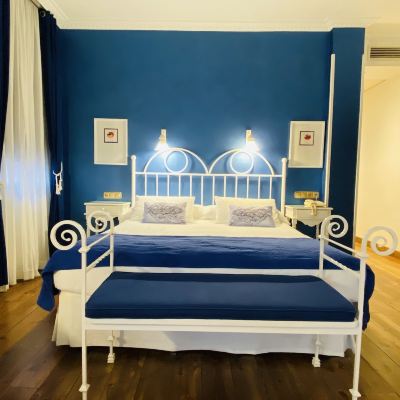 Superior Double Room Hostal Paris Promo Code
