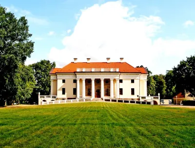 Pakruojis Manor's Palace Boutique Hotel Hotele w: 
