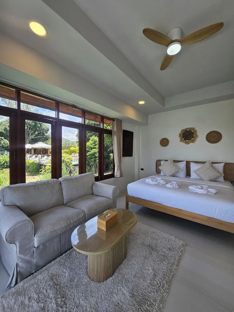 Sea View Jacuzzi and Bathtub Bungalow Room