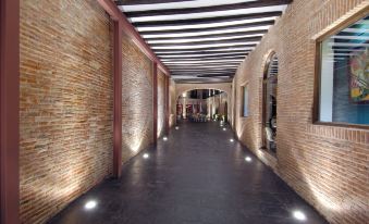 Hotel Cienbalcones - Housity