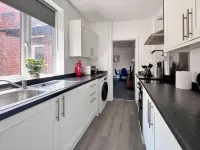 Brandon Grove Stay | Sleeps 6 by Week2Week