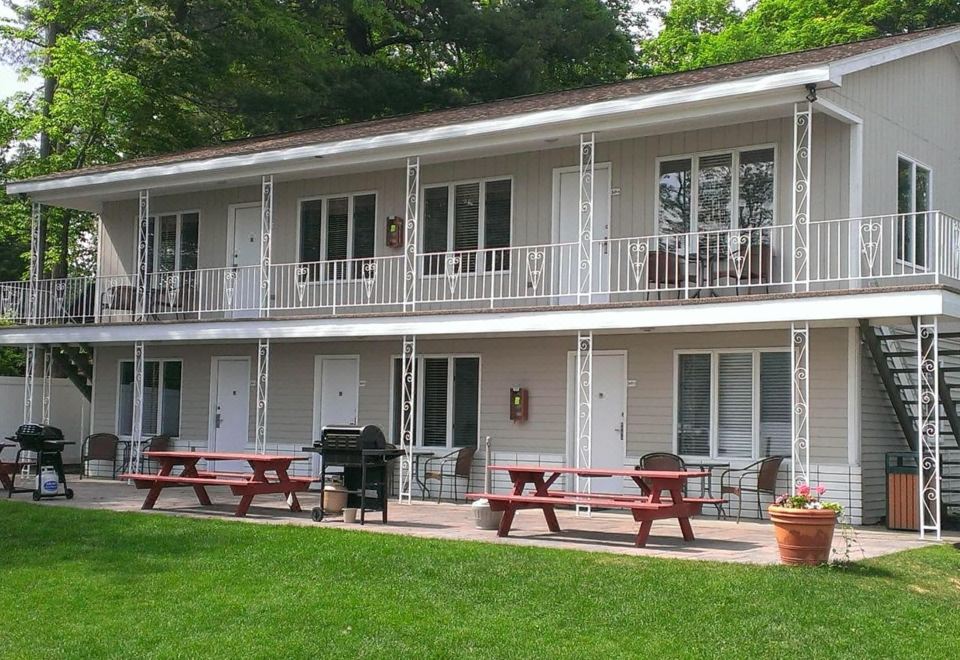 湖畔套房 - 带1张特大床和梳化床以及设备齐全的厨房