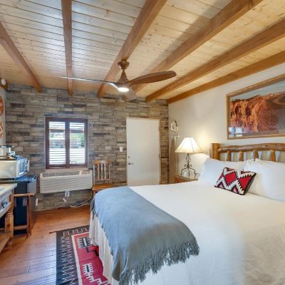 Deluxe Room, Multiple Beds Stone Lizard Lodging Promo Code